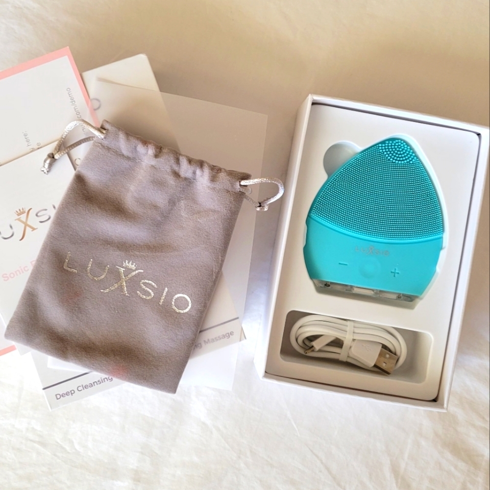 LUXSIO Sonic Facial Cleansing Brush